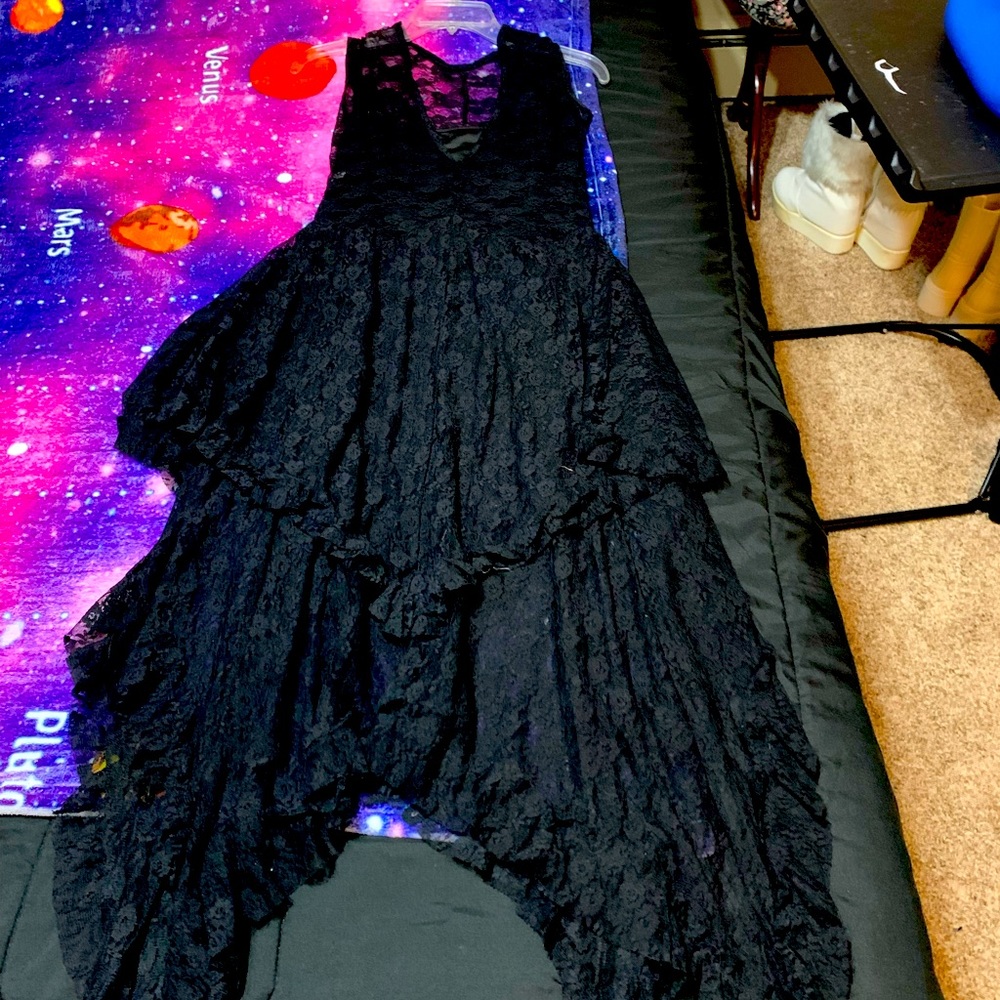 Black layered hankerchief dress   Size small